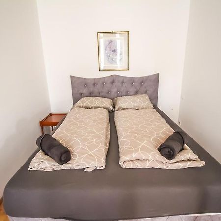 Private Room In Shared Apartment Pr6 Виена Екстериор снимка